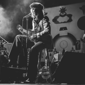 Stef Kamil Carlens in het Frans @ Le 140 (FrancoFaune 2020) © Lara Herbinia