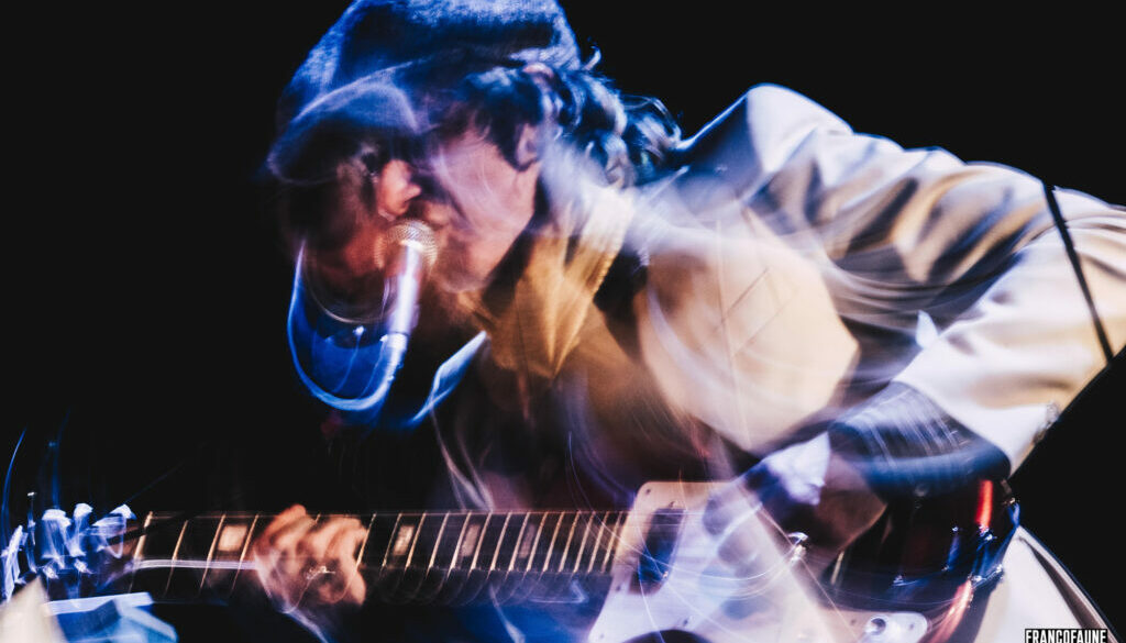 Stef Kamil Carlens in het Frans @ Le 140 (FrancoFaune 2020) © Lara Herbinia