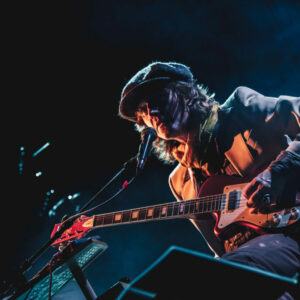Stef Kamil Carlens in het Frans @ Le 140 (FrancoFaune 2020) © Lara Herbinia