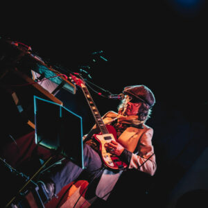 Stef Kamil Carlens in het Frans @ Le 140 (FrancoFaune 2020) © Lara Herbinia