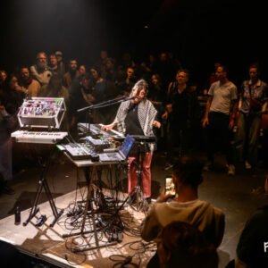 Julie Rains @ Atelier 210 (FrancoFaune 2025) © Lara Herbinia