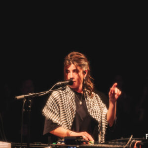 Julie Rains @ Atelier 210 (FrancoFaune 2025) © Lara Herbinia
